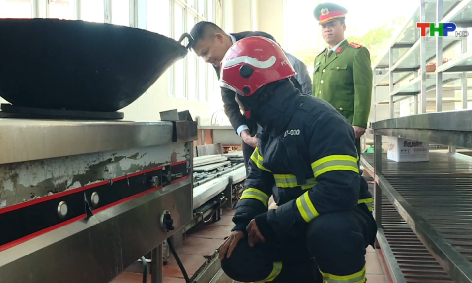 To&agrave;n d&acirc;n PCCC: Tăng cường ph&ograve;ng ch&aacute;y chữa ch&aacute;y tại c&aacute;c nh&agrave; h&agrave;ng, trung t&acirc;m tiệc cưới dịp cuối năm