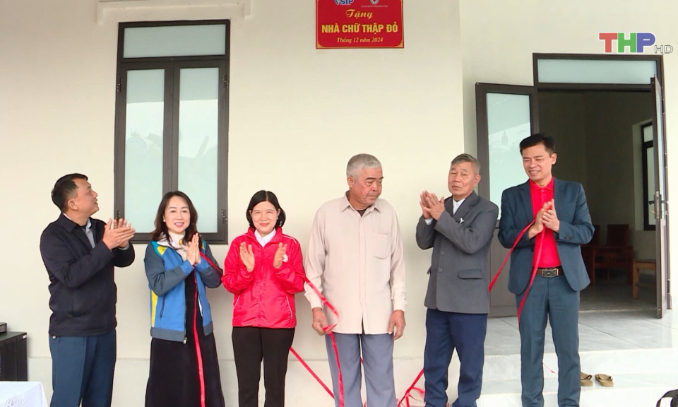 Hỗ trợ người c&oacute; ho&agrave;n cảnh kh&oacute; khăn an cư