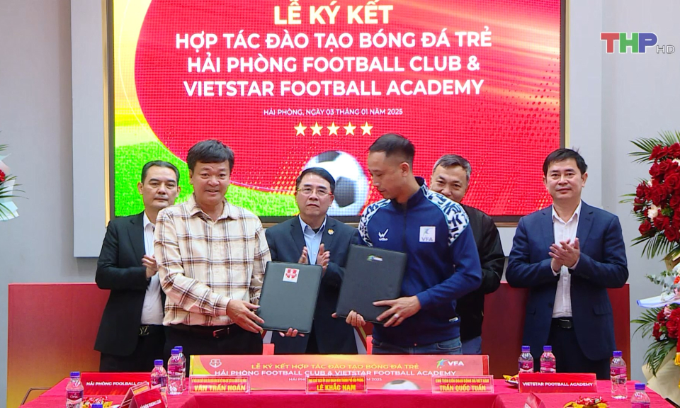 Hợp t&aacute;c đ&agrave;o tạo b&oacute;ng đ&aacute; trẻ