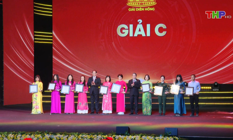THP gi&agrave;nh 2 giải thưởng tại Giải Di&ecirc;n Hồng lần thứ 3