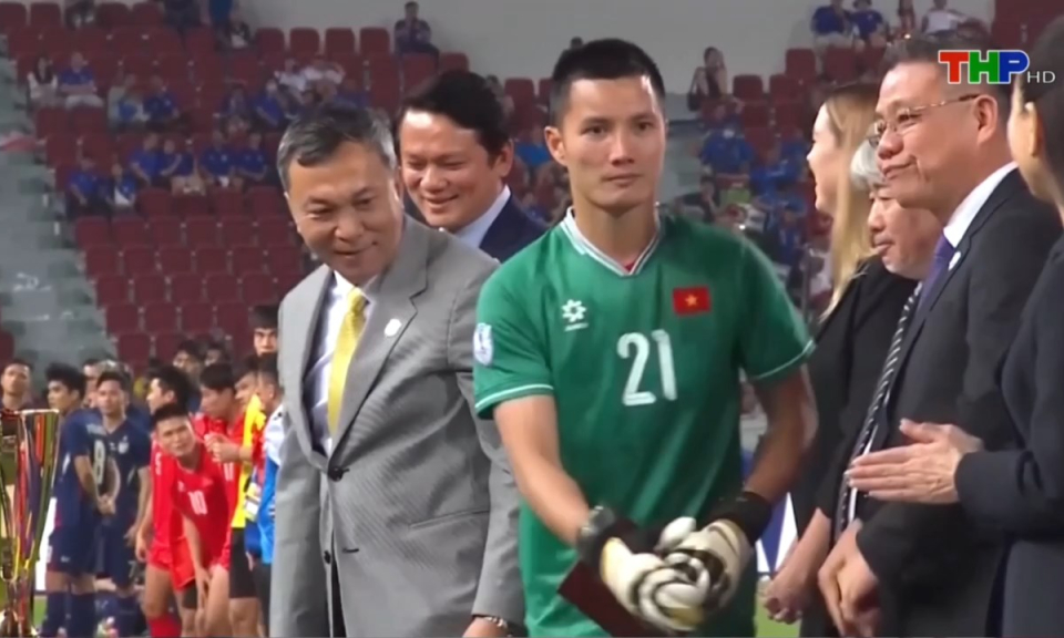 Chuyện đương thời: Đ&oacute;a hoa nở muộn