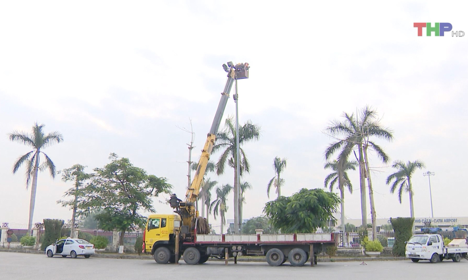 Lắp đặt hệ thống chiếu s&aacute;ng đ&ocirc; thị trước Tết  