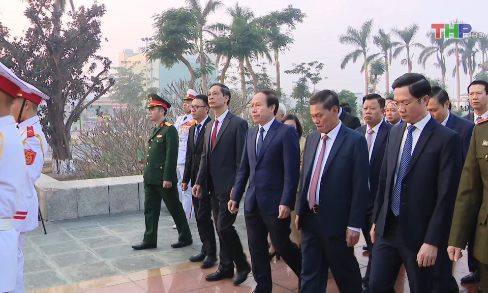 D&acirc;ng hương tưởng niệm c&aacute;c Anh h&ugrave;ng liệt sĩ