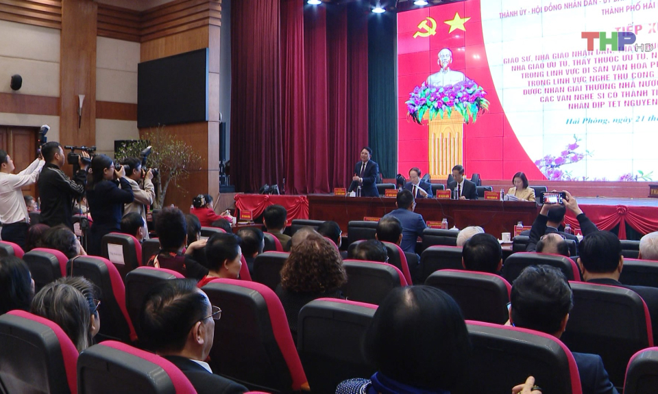 Tiếp x&uacute;c tr&iacute; thức, văn nghệ sĩ                        