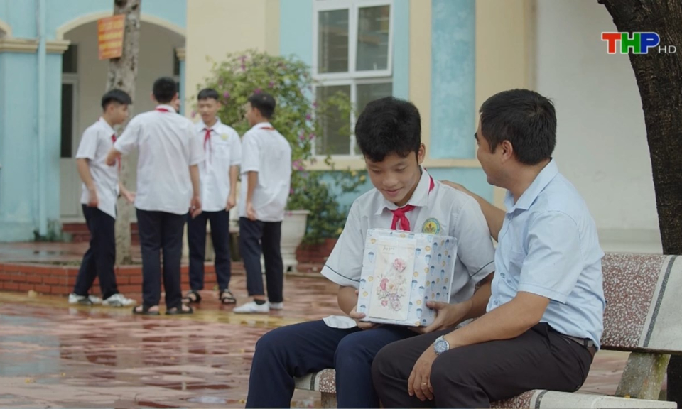 Lăng k&iacute;nh tuổi hoa: Thầy c&ocirc; trong mắt em