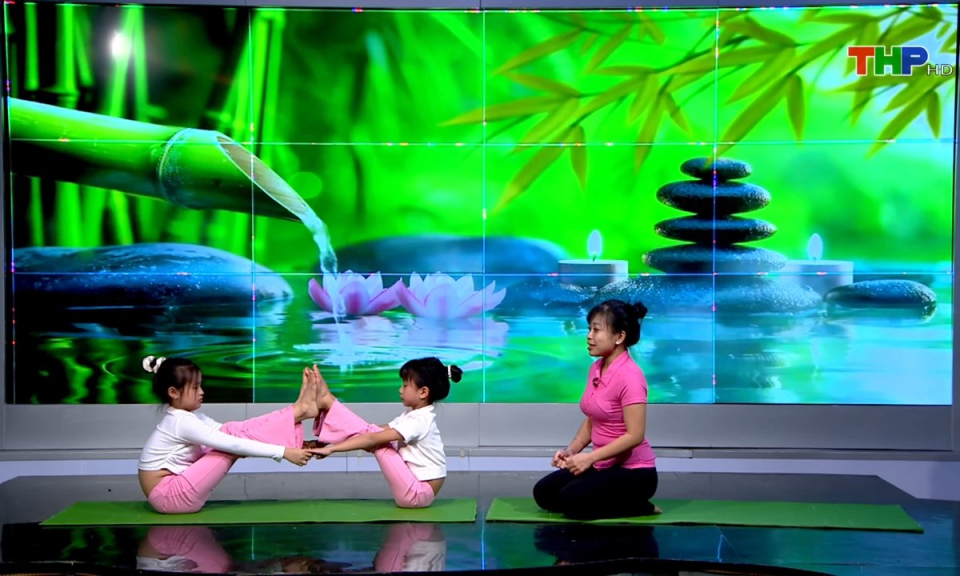 Vitamin tuổi hồng: Yoga đ&ocirc;i