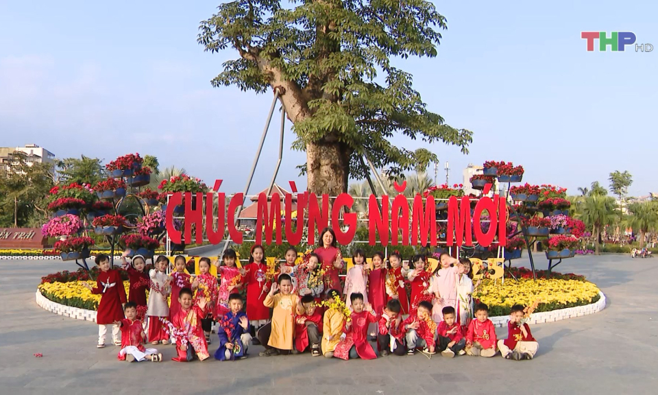 Những điểm check-in th&uacute; vị ng&agrave;y xu&acirc;n