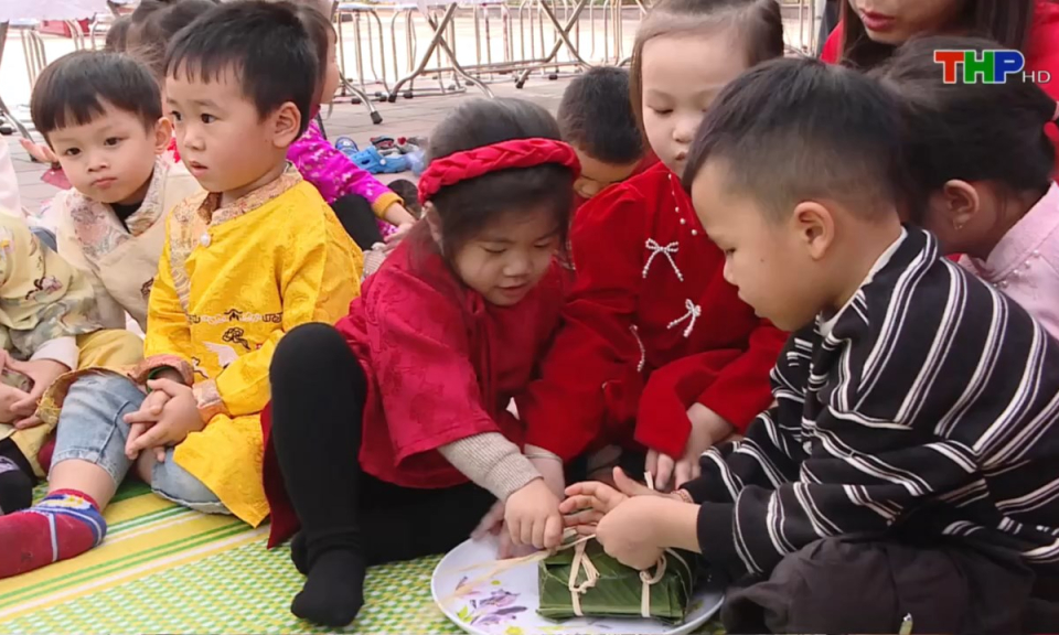 Gi&aacute;o dục v&agrave; đ&agrave;o tạo: Hướng con trẻ về với Tết cổ truyền