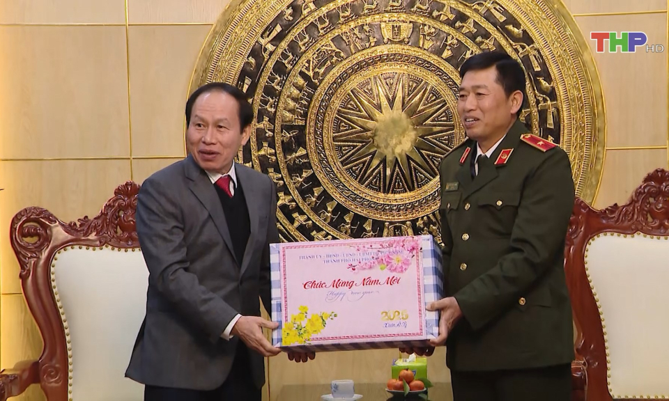 L&atilde;nh đạo th&agrave;nh phố thăm, ch&uacute;c Tết