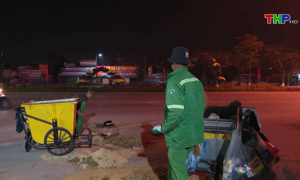 Những người thầm lặng đ&oacute;ng g&oacute;p cho m&ugrave;a xu&acirc;n th&agrave;nh phố