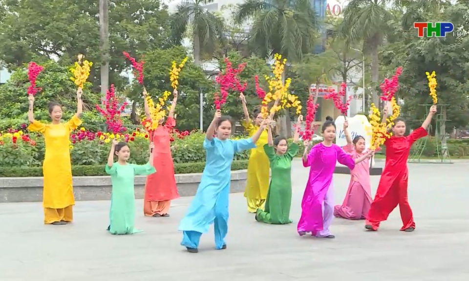 Vitamin tuổi hồng: Ng&agrave;y xu&acirc;n Long Phụng sum vầy