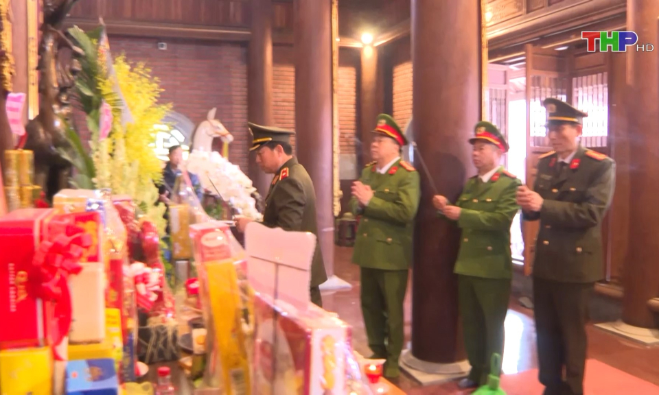 D&acirc;ng hương tưởng niệm Đồng ch&iacute; Nguyễn Đức Cảnh