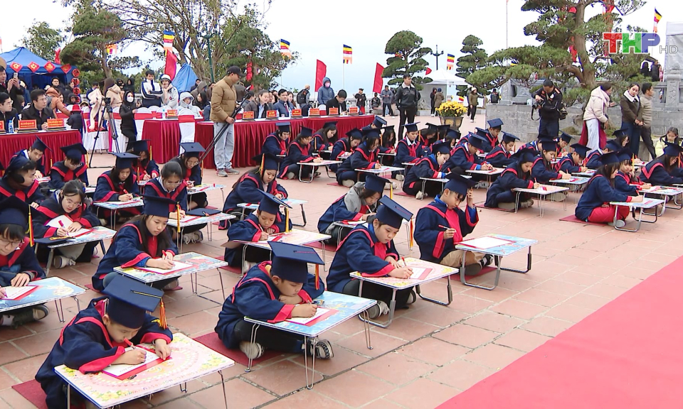 N&eacute;t đẹp Khai b&uacute;t đầu xu&acirc;n                   