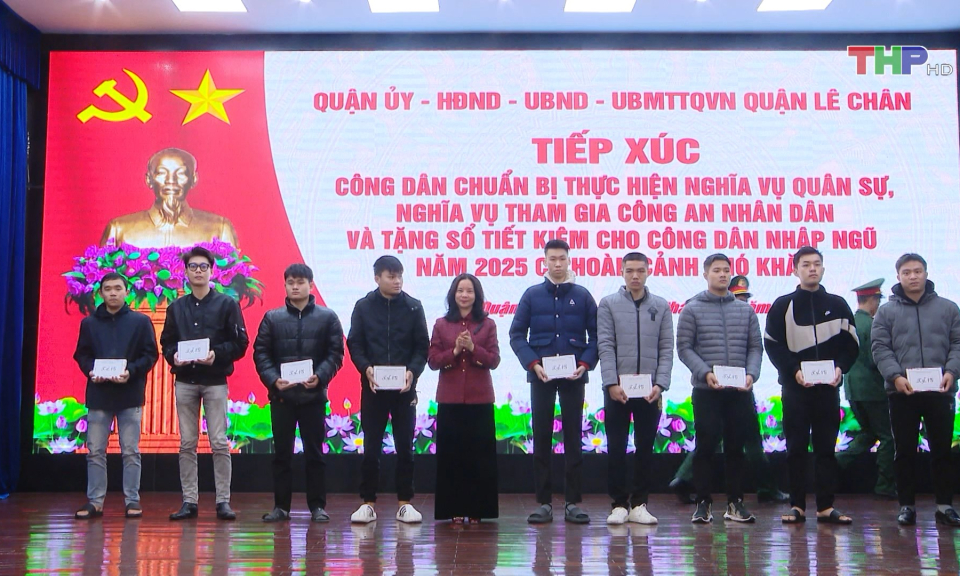 Đồng h&agrave;nh c&ugrave;ng thanh ni&ecirc;n nhập ngũ  
