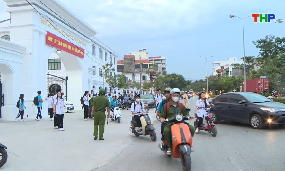 An toàn giao thông: Siết chặt quy định về sử dụng xe gắn máy