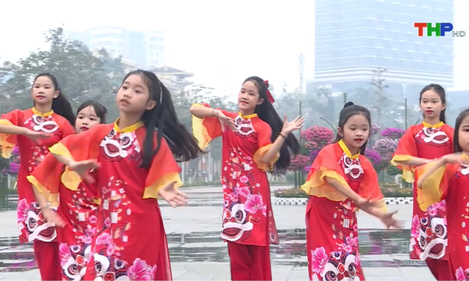 Vitamin tuổi hồng: Tết nh&agrave; m&igrave;nh