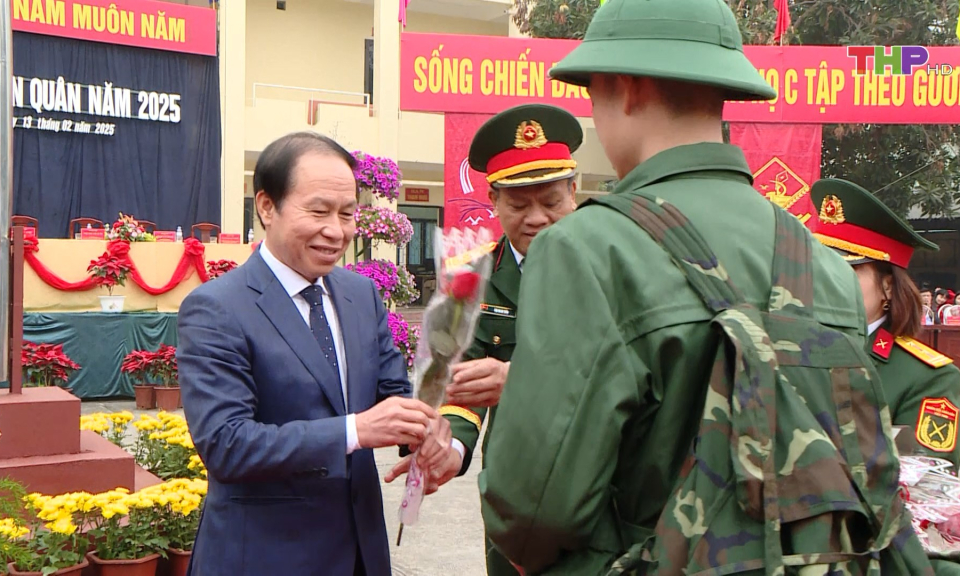 Lễ giao, nhận qu&acirc;n năm 2025