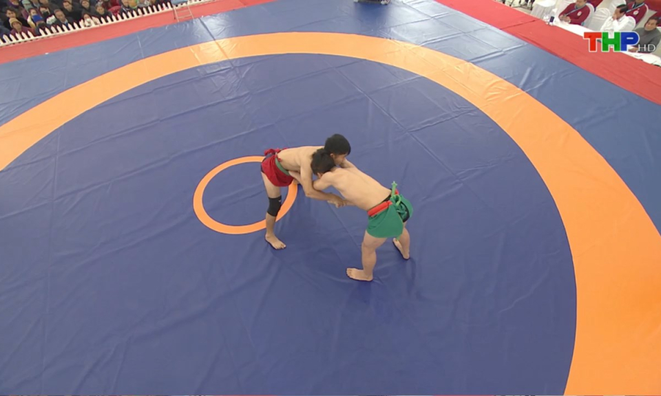 Cận cảnh: Hội vật truyền thống