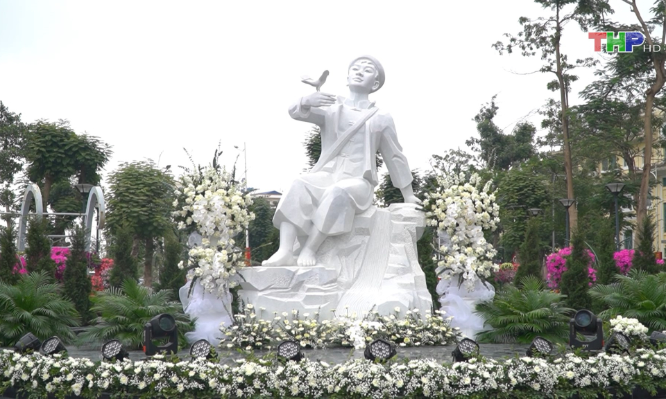 Kh&aacute;nh th&agrave;nh Tượng đ&agrave;i Liệt sĩ Kim Đồng