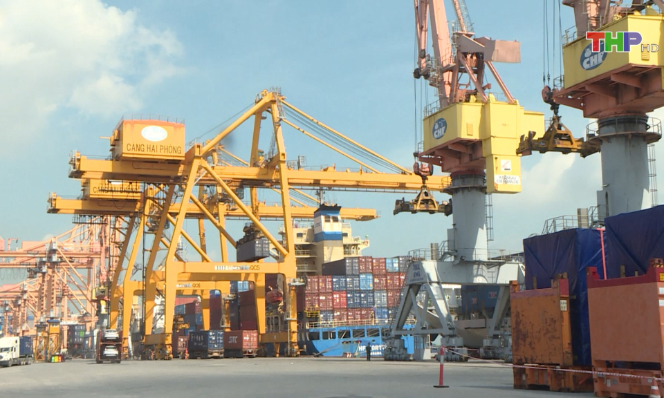 H&agrave;ng nhập khẩu gi&aacute; trị thấp phải nộp thuế VAT