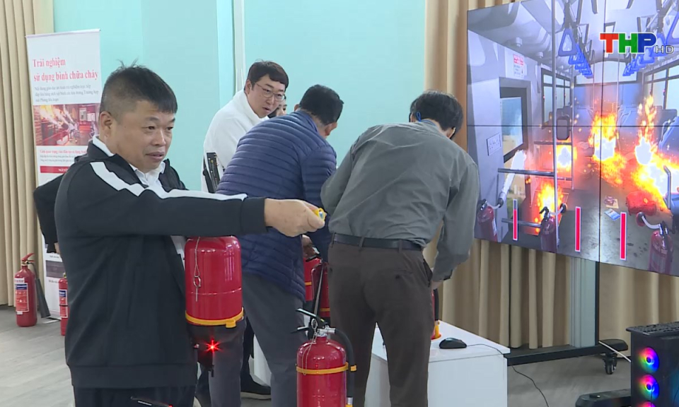 V&igrave; cộng đồng: N&acirc;ng cao kỹ năng ph&ograve;ng chống ch&aacute;y nổ cho người d&acirc;n