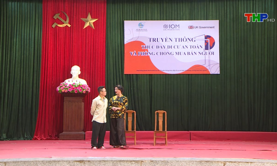 Phụ nữ Việt: Tr&aacute;nh bẫy lừa đảo, mua b&aacute;n phụ nữ, trẻ em