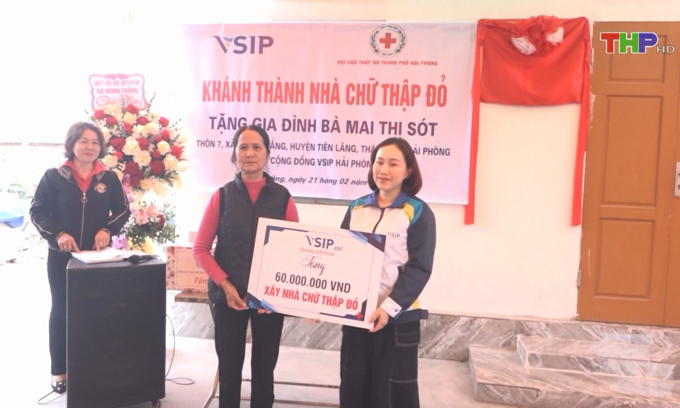 Ấm &aacute;p những ng&ocirc;i nh&agrave; Chữ thập đỏ