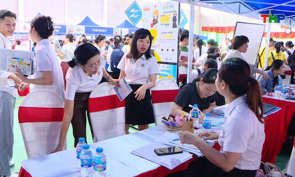 V&igrave; cộng đồng: Kết nối nh&agrave; trường v&agrave; doanh nghiệp - hỗ trợ sinh vi&ecirc;n c&oacute; việc l&agrave;m