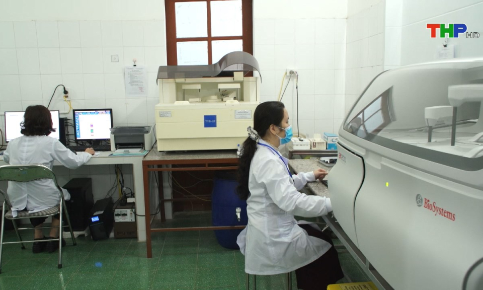 Đại biểu nh&acirc;n d&acirc;n với cử tri: Thực hiện ch&iacute;nh s&aacute;ch đặc th&ugrave; về hỗ trợ đ&agrave;o tạo, đ&atilde;i ngộ nh&acirc;n lực ng&agrave;nh Y