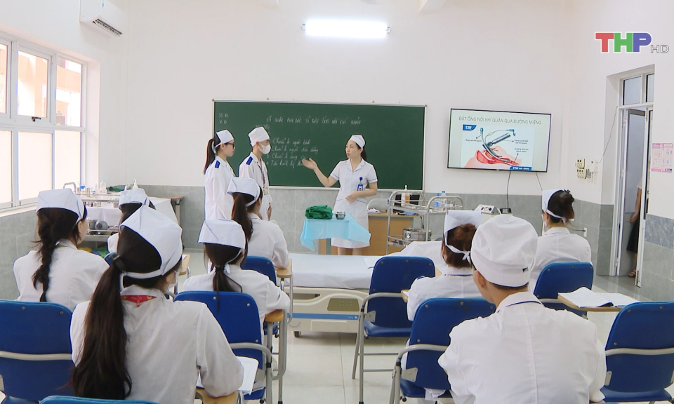 N&acirc;ng cao y đức cho học vi&ecirc;n ng&agrave;nh y