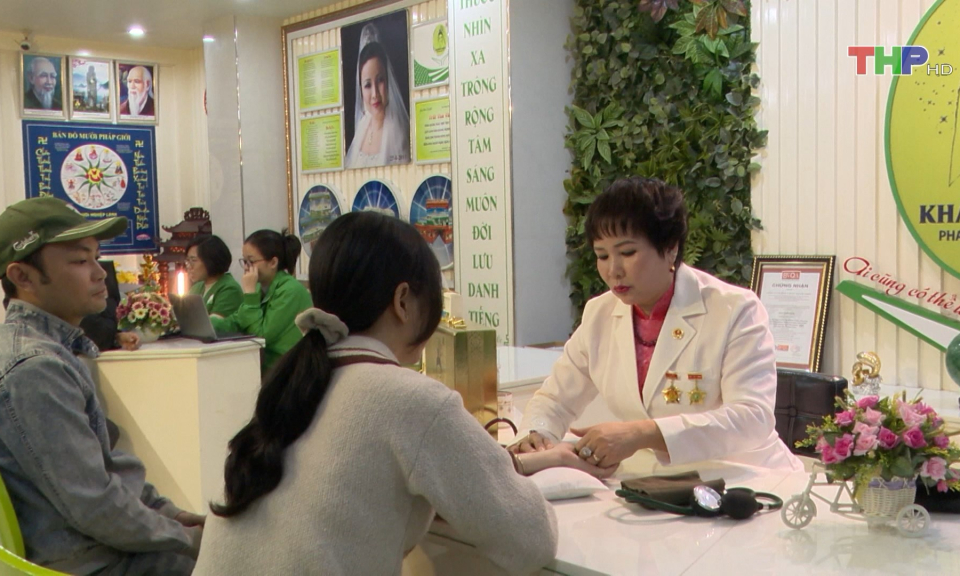 Nữ lương y đam m&ecirc; nghi&ecirc;n cứu khoa học