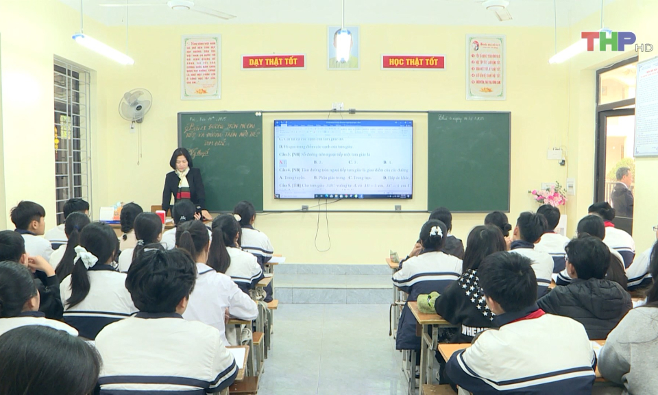 Miễn học ph&iacute; - Quyết s&aacute;ch đ&uacute;ng đắn