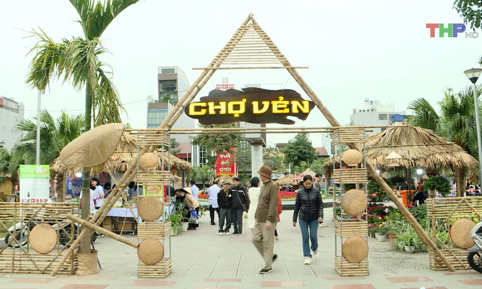 S&ocirc;i động Chợ qu&ecirc; L&agrave;ng Vẻn 