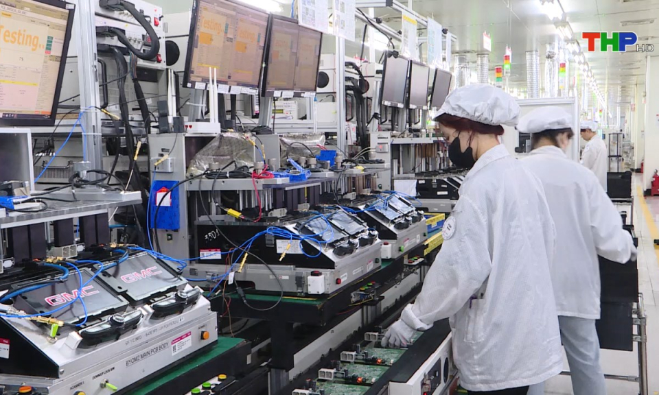 Lao động v&agrave; c&ocirc;ng đo&agrave;n: Khẳng định vai tr&ograve; của lao động nữ