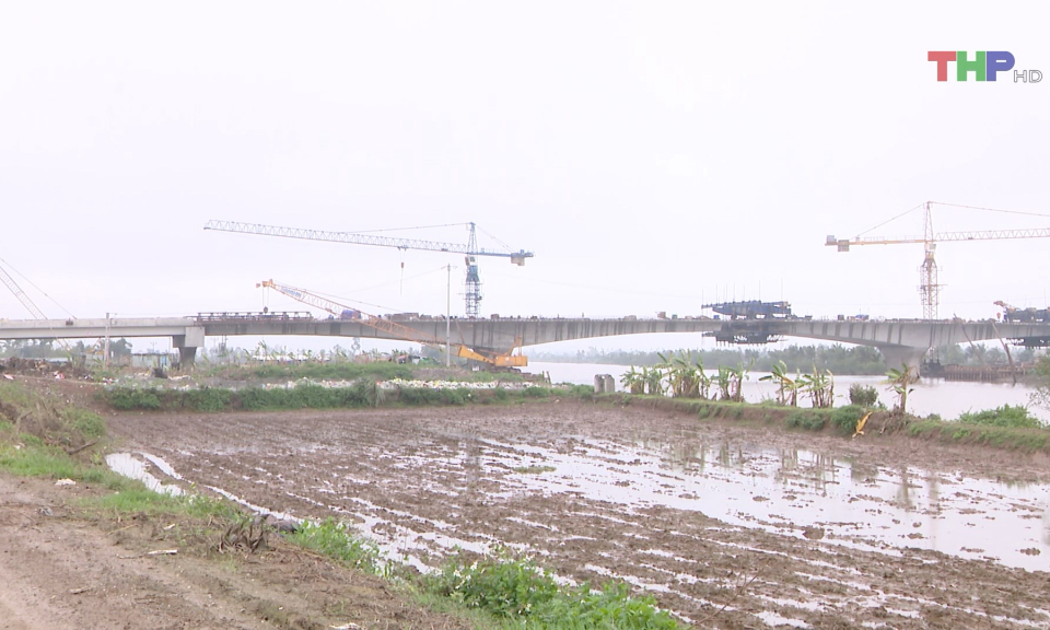 Đầu tư c&ocirc;ng th&uacute;c đẩy tăng trưởng