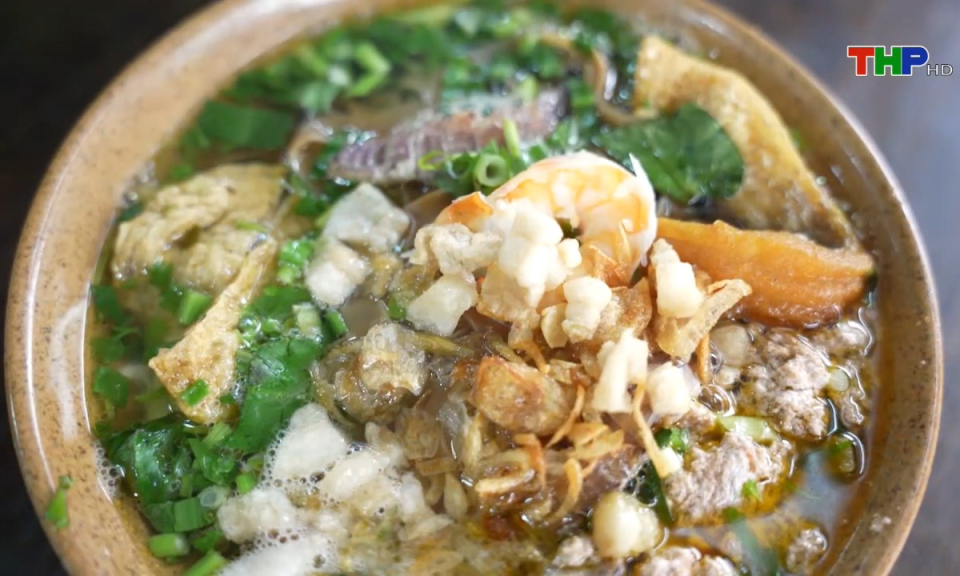 Đến Hải Phòng, đi lòng vòng: Bánh đa cua Hải Phòng