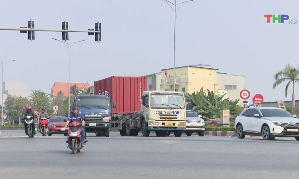 Ngăn ngừa tai nạn giao thông liên quan đến xe đầu kéo