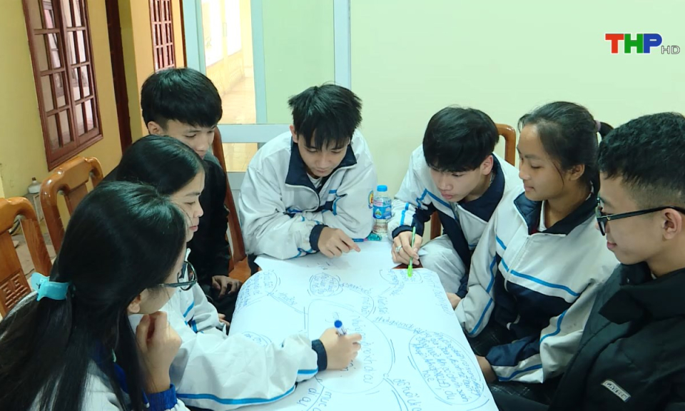 Phụ nữ Việt: Trang bị kỹ năng sống cho con