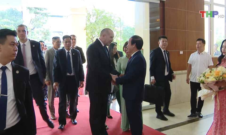 Ph&aacute;t huy vai tr&ograve; của đối ngoại địa phương 