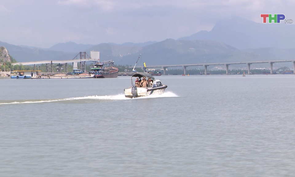 Xử l&yacute; vi phạm ATGT đường thủy