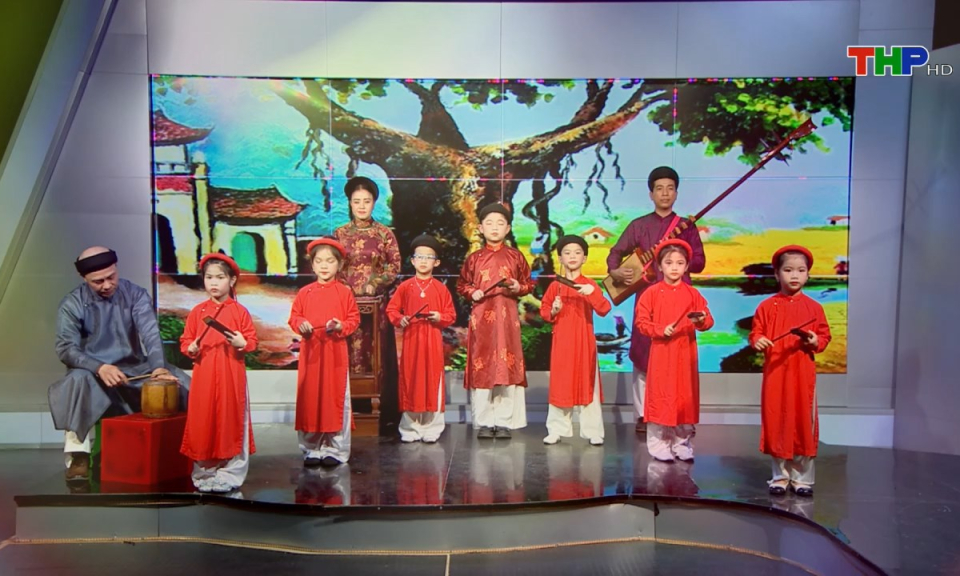 Lăng k&iacute;nh tuổi hoa: &Acirc;m nhạc truyền thống