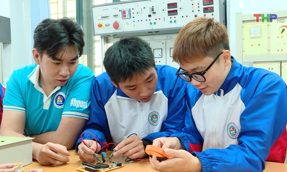 N&acirc;ng cao chất lượng đ&agrave;o tạo nguồn nh&acirc;n lực  