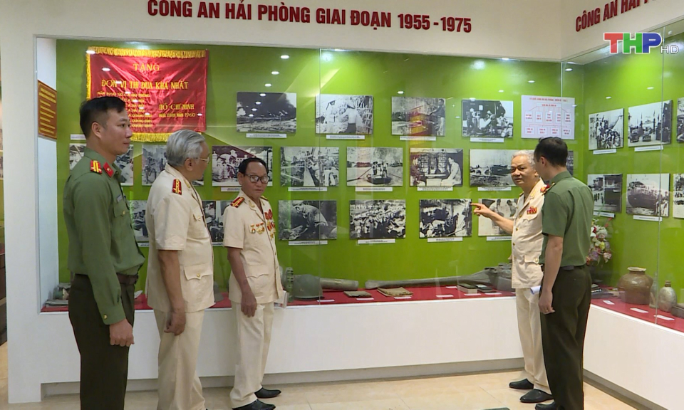 C&ocirc;ng an Hải Ph&ograve;ng g&oacute;p sức cho c&ocirc;ng cuộc giải ph&oacute;ng miền Nam