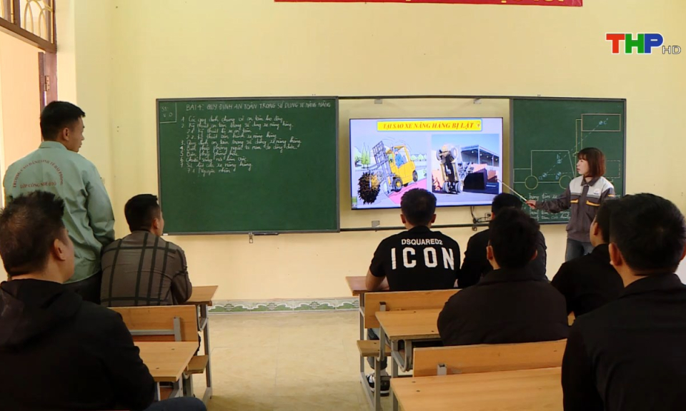 Lao động v&agrave; c&ocirc;ng đo&agrave;n: Hỗ trợ người lao động chuyển đổi việc l&agrave;m sau thất nghiệp