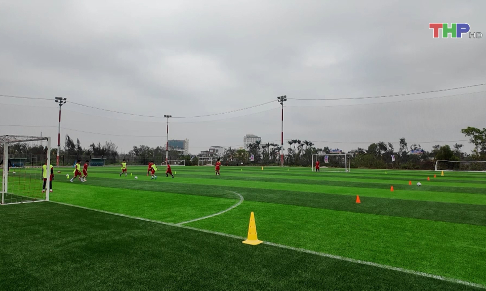 X&acirc;y nền m&oacute;ng vững chắc cho b&oacute;ng đ&aacute; trẻ Hải Ph&ograve;ng