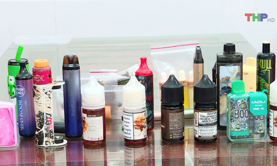 Ngăn ngừa t&aacute;c hại của thuốc l&aacute; điện tử với giới trẻ