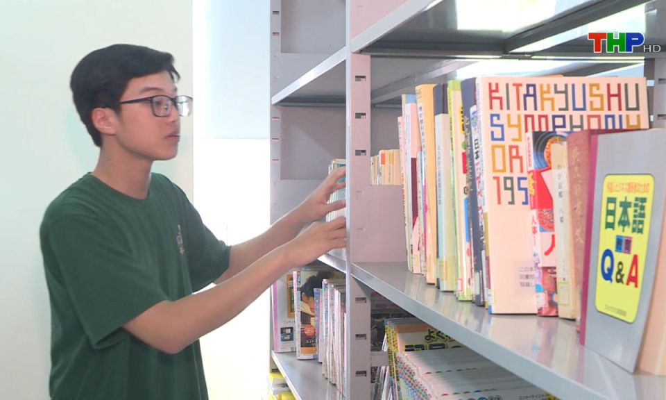 Chuyện đương thời: Sách và hành động