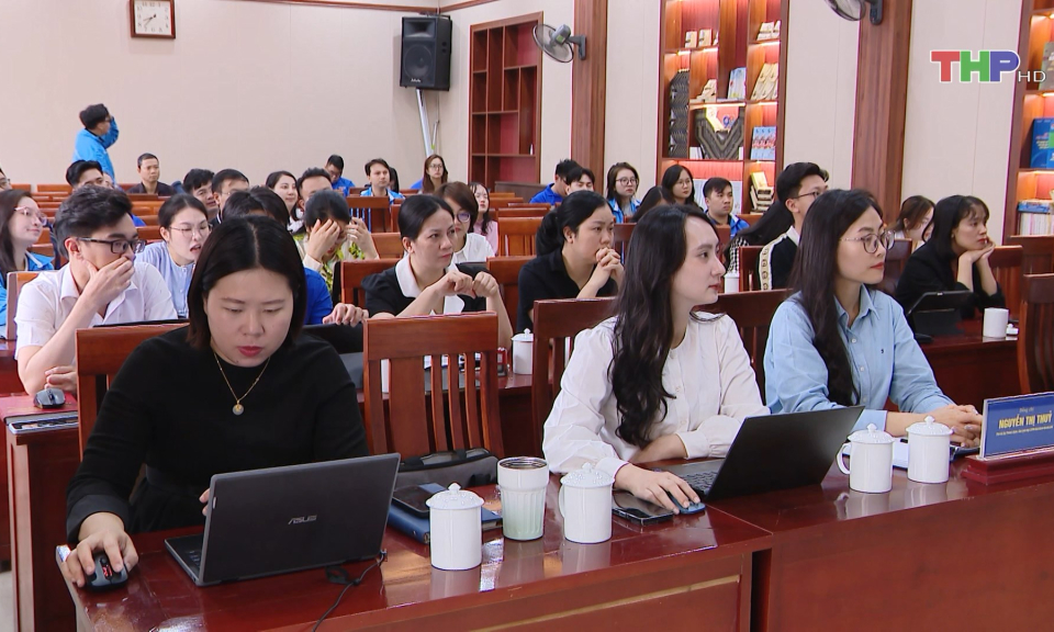 N&acirc;ng cao khả năng ứng dụng AI cho giới trẻ