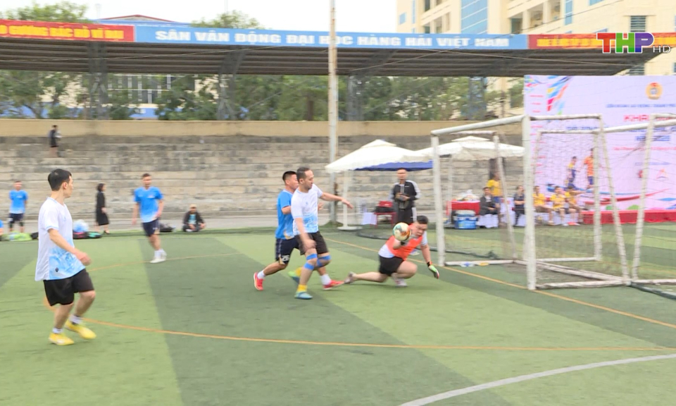 Khai mạc Giải b&oacute;ng đ&aacute; nam c&ocirc;ng nh&acirc;n, vi&ecirc;n chức, lao động th&agrave;nh phố năm 2025