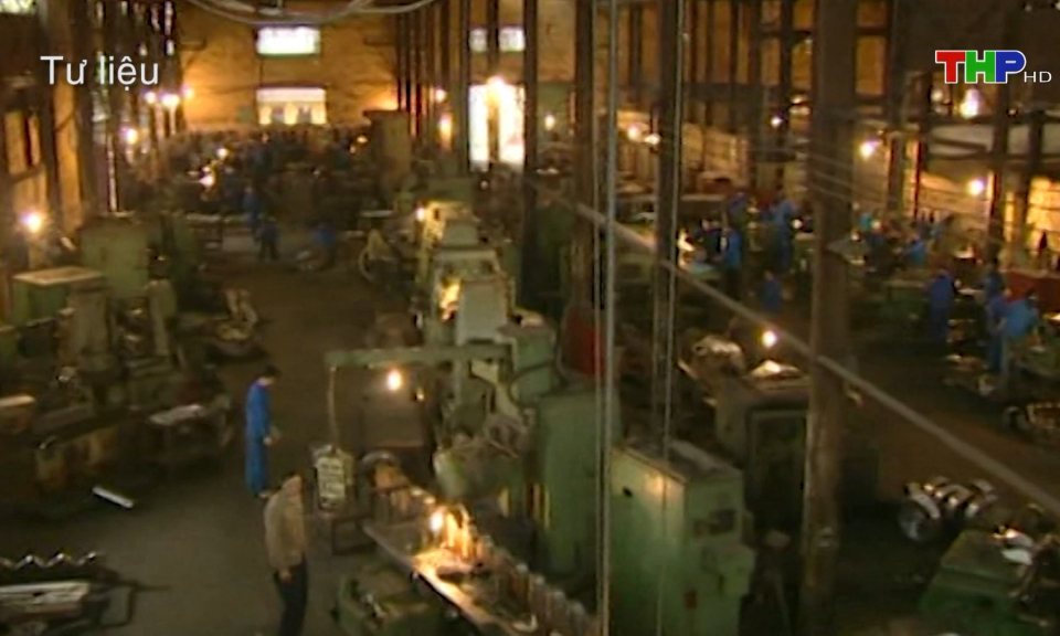 Ph&aacute;t huy bản chất giai cấp c&ocirc;ng nh&acirc;n Việt Nam